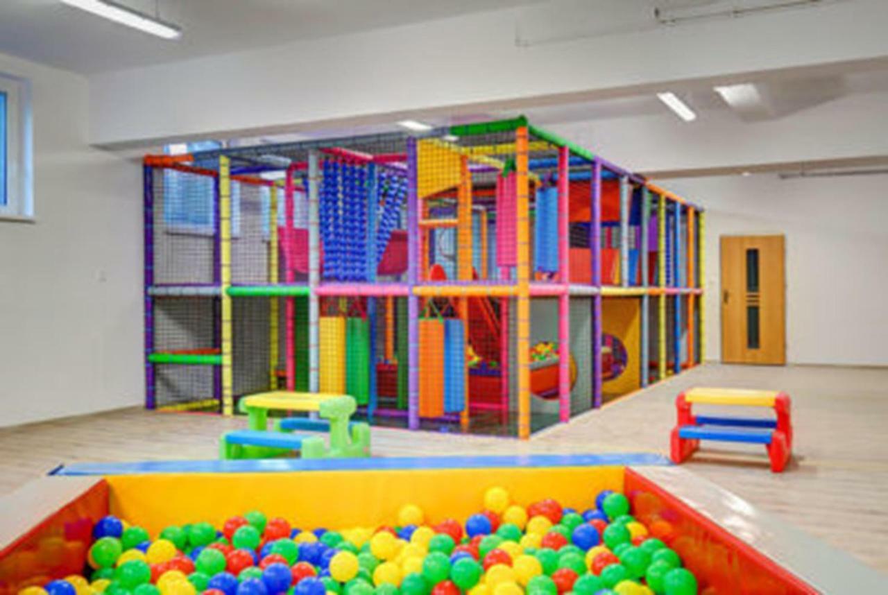 Rajska Plaza Poddabie Basen Odkryty Brodziki Basen Kryty Plac Zabaw Animacje Luaran gambar